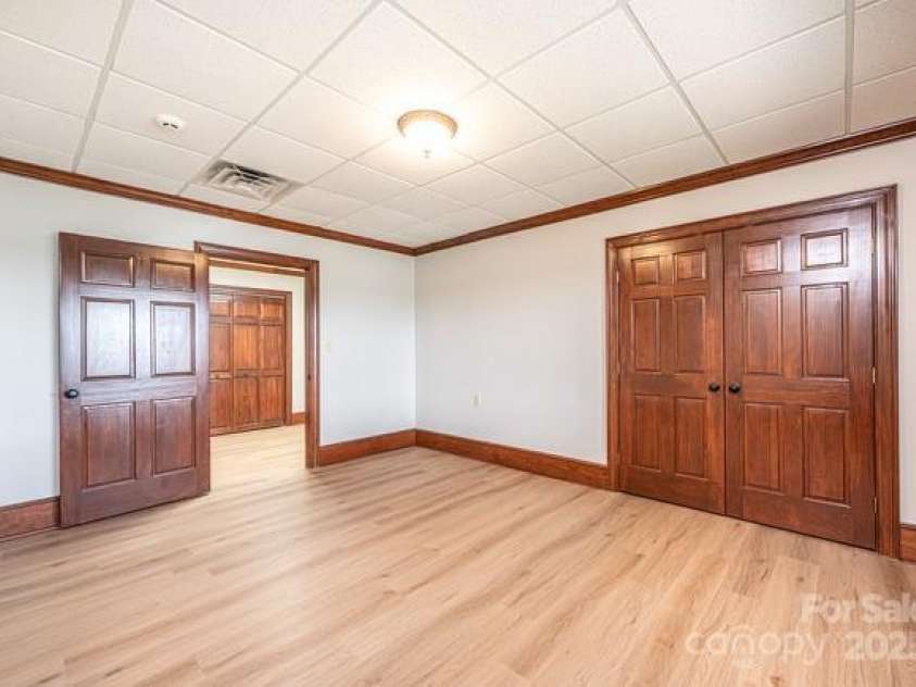 833 36th Avenue Place, Hickory, NC 28601.  MLS# CAR4296238, YatesRealty ID 34442. 