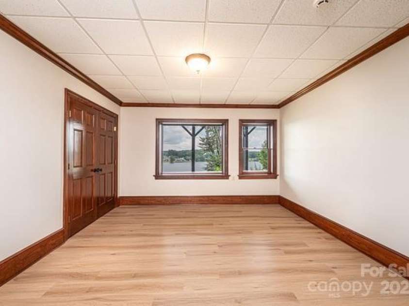 833 36th Avenue Place, Hickory, NC 28601.  MLS# CAR4296238, YatesRealty ID 34442. 