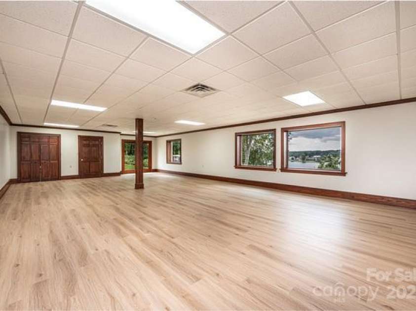 833 36th Avenue Place, Hickory, NC 28601.  MLS# CAR4296238, YatesRealty ID 34442. 