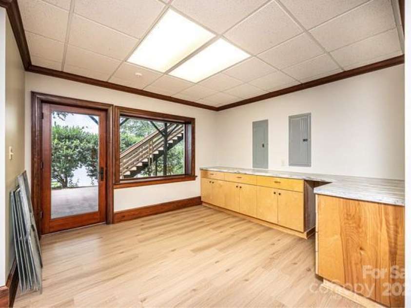 833 36th Avenue Place, Hickory, NC 28601.  MLS# CAR4296238, YatesRealty ID 34442. 