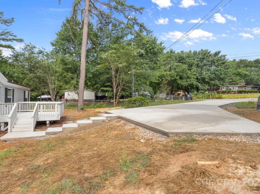 143 Lakewind Drive, Mooresville, NC 28115.  MLS# CAR4236012, YatesRealty ID 34444. 