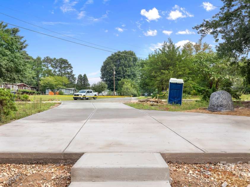 143 Lakewind Drive, Mooresville, NC 28115.  MLS# CAR4236012, YatesRealty ID 34444. 