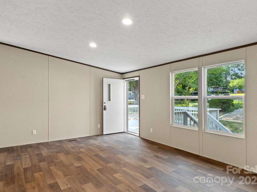 143 Lakewind Drive, Mooresville, NC 28115.  MLS# CAR4236012, YatesRealty ID 34444. 