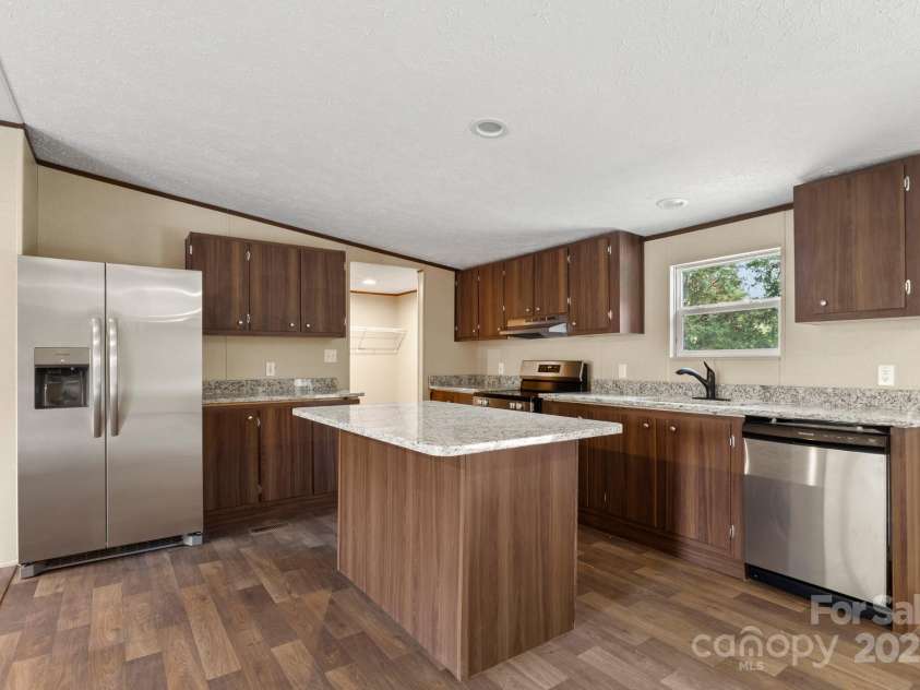 143 Lakewind Drive, Mooresville, NC 28115.  MLS# CAR4236012, YatesRealty ID 34444. 