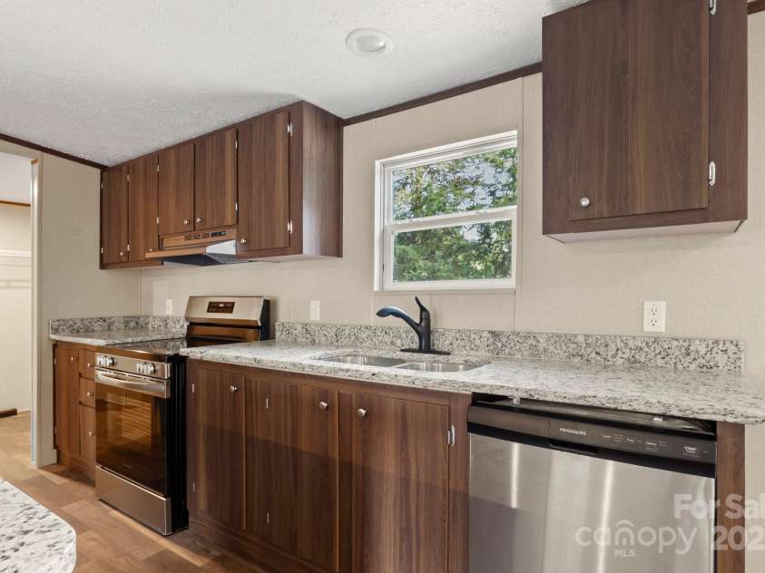 143 Lakewind Drive, Mooresville, NC 28115.  MLS# CAR4236012, YatesRealty ID 34444. 