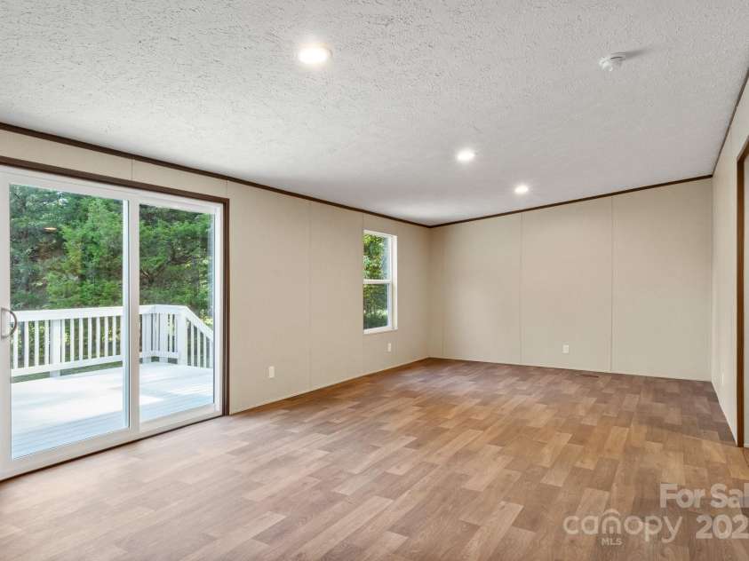 143 Lakewind Drive, Mooresville, NC 28115.  MLS# CAR4236012, YatesRealty ID 34444. 