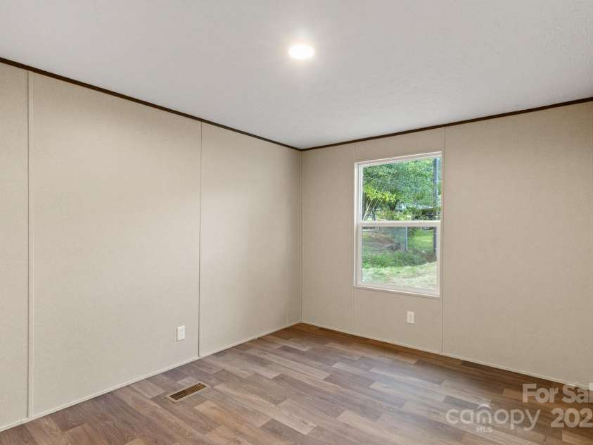 143 Lakewind Drive, Mooresville, NC 28115.  MLS# CAR4236012, YatesRealty ID 34444. 