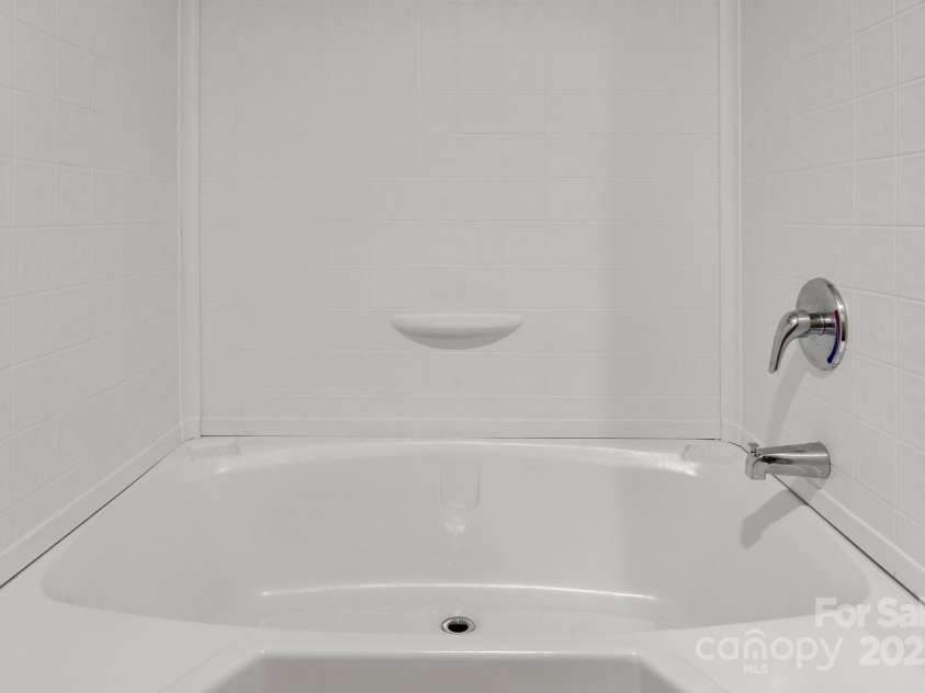 143 Lakewind Drive, Mooresville, NC 28115.  MLS# CAR4236012, YatesRealty ID 34444. 
