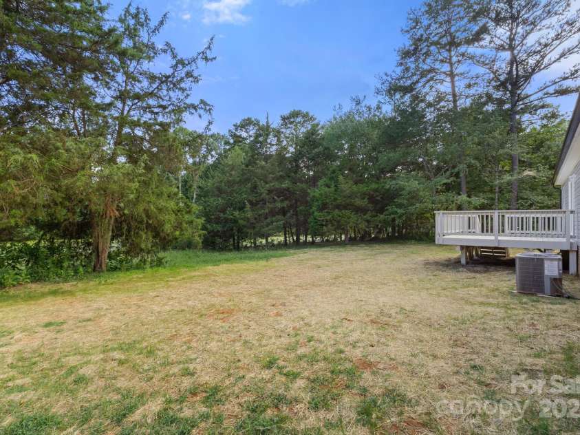 143 Lakewind Drive, Mooresville, NC 28115.  MLS# CAR4236012, YatesRealty ID 34444. 