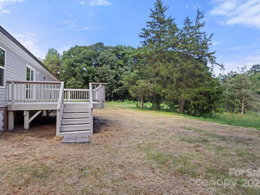 143 Lakewind Drive, Mooresville, NC 28115.  MLS# CAR4236012, YatesRealty ID 34444. 