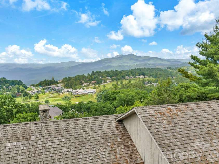483 Green Hill Drive, Blowing Rock, NC 28605.  MLS# CAR4396088, YatesRealty ID 34445. 