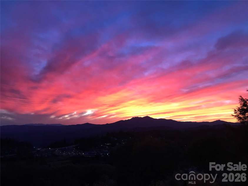 483 Green Hill Drive, Blowing Rock, NC 28605.  MLS# CAR4396088, YatesRealty ID 34445. 