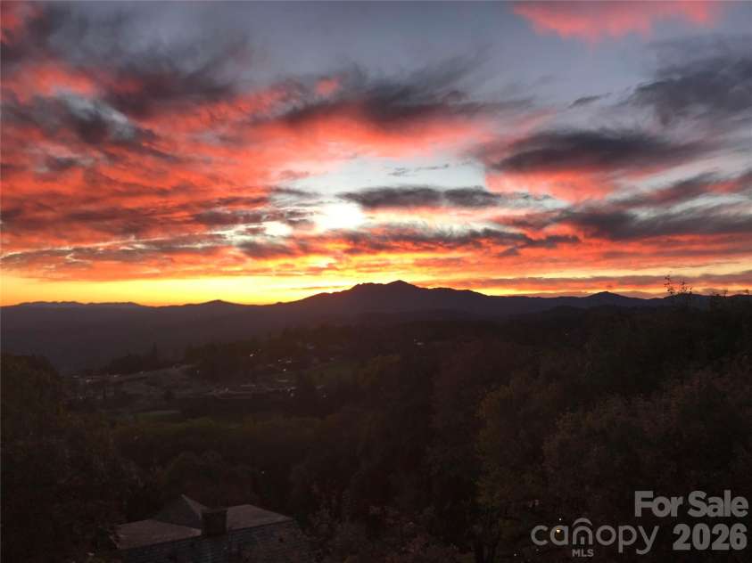 483 Green Hill Drive, Blowing Rock, NC 28605.  MLS# CAR4396088, YatesRealty ID 34445. 