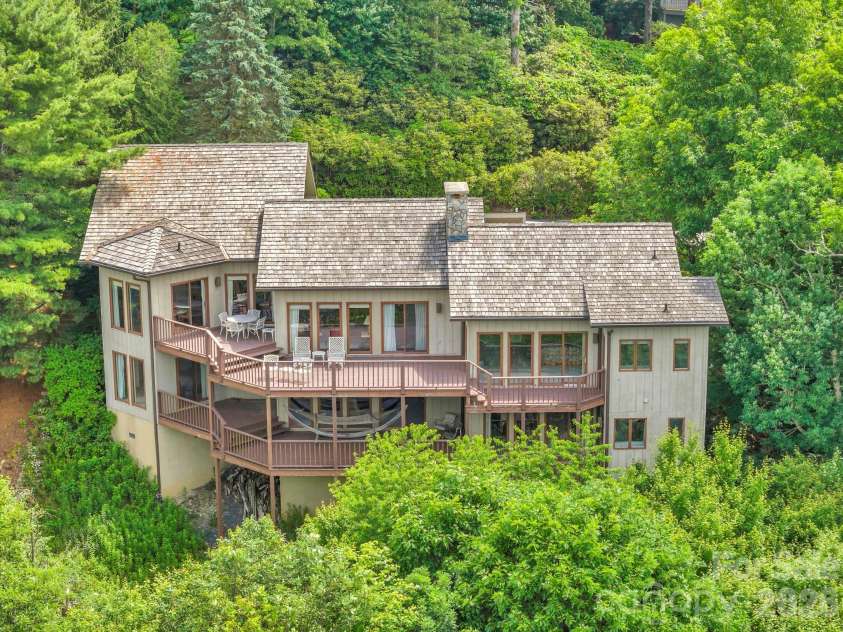 483 Green Hill Drive, Blowing Rock, NC 28605.  MLS# CAR4396088, YatesRealty ID 34445. 
