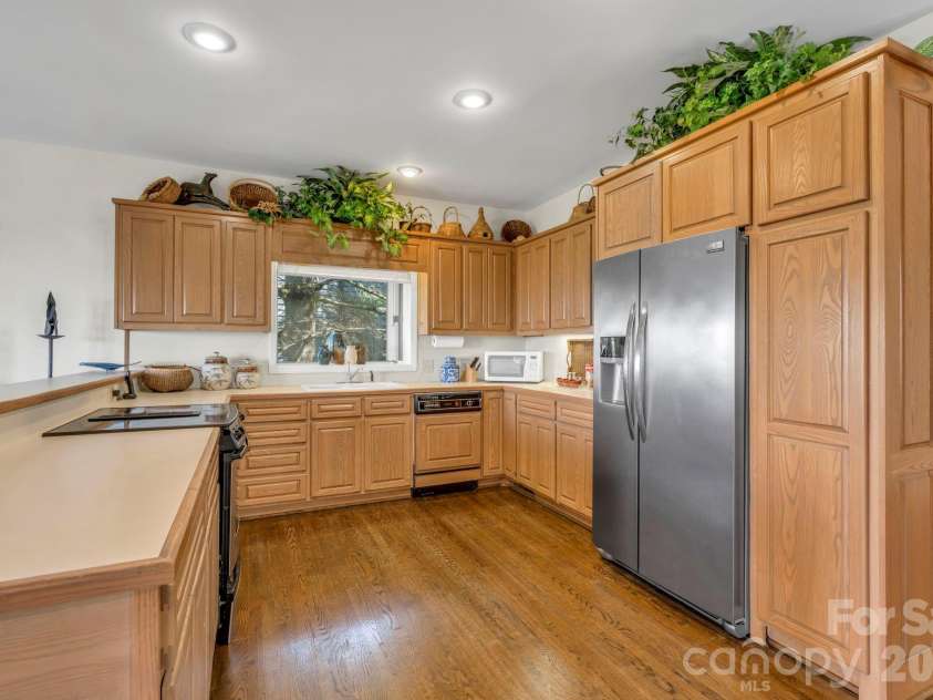 483 Green Hill Drive, Blowing Rock, NC 28605.  MLS# CAR4396088, YatesRealty ID 34445. 