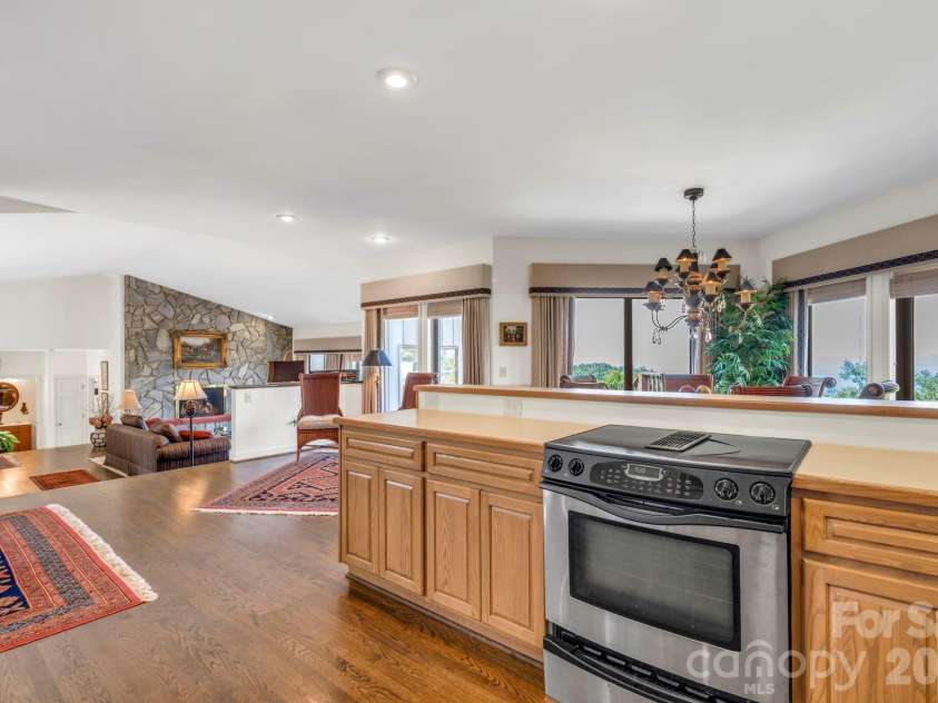483 Green Hill Drive, Blowing Rock, NC 28605.  MLS# CAR4396088, YatesRealty ID 34445. 