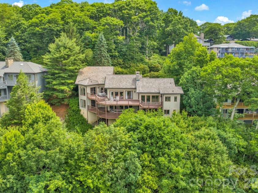 483 Green Hill Drive, Blowing Rock, NC 28605.  MLS# CAR4396088, YatesRealty ID 34445. 