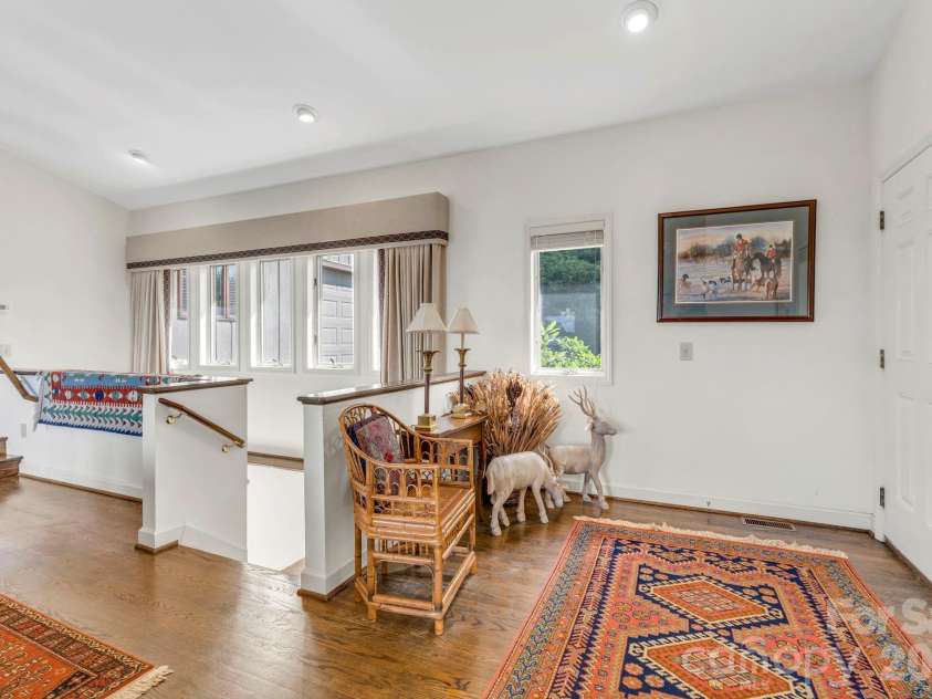 483 Green Hill Drive, Blowing Rock, NC 28605.  MLS# CAR4396088, YatesRealty ID 34445. Foyer