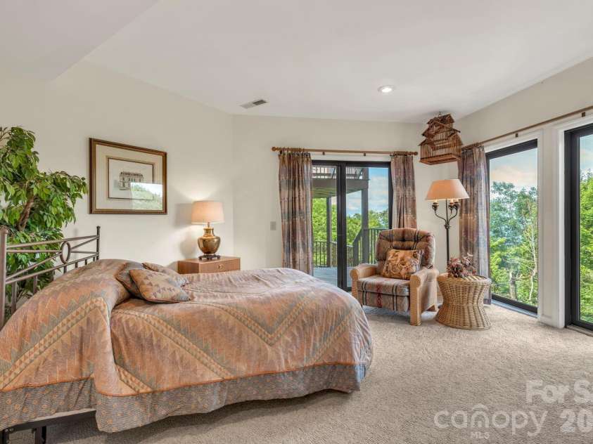 483 Green Hill Drive, Blowing Rock, NC 28605.  MLS# CAR4396088, YatesRealty ID 34445. Lower-level bedroom