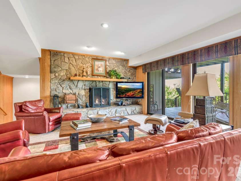 483 Green Hill Drive, Blowing Rock, NC 28605.  MLS# CAR4396088, YatesRealty ID 34445. Lower-level living