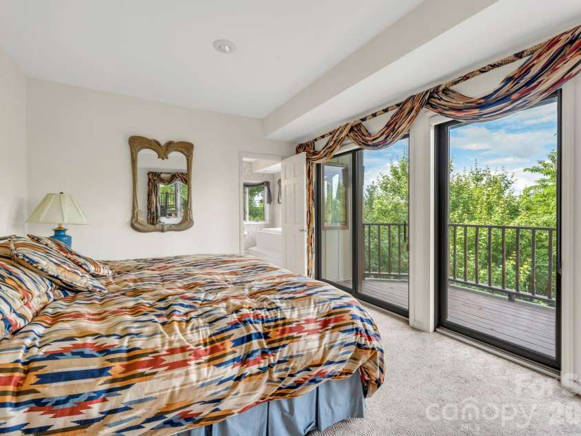 483 Green Hill Drive, Blowing Rock, NC 28605.  MLS# CAR4396088, YatesRealty ID 34445. Lower-level suite 1 with full bath