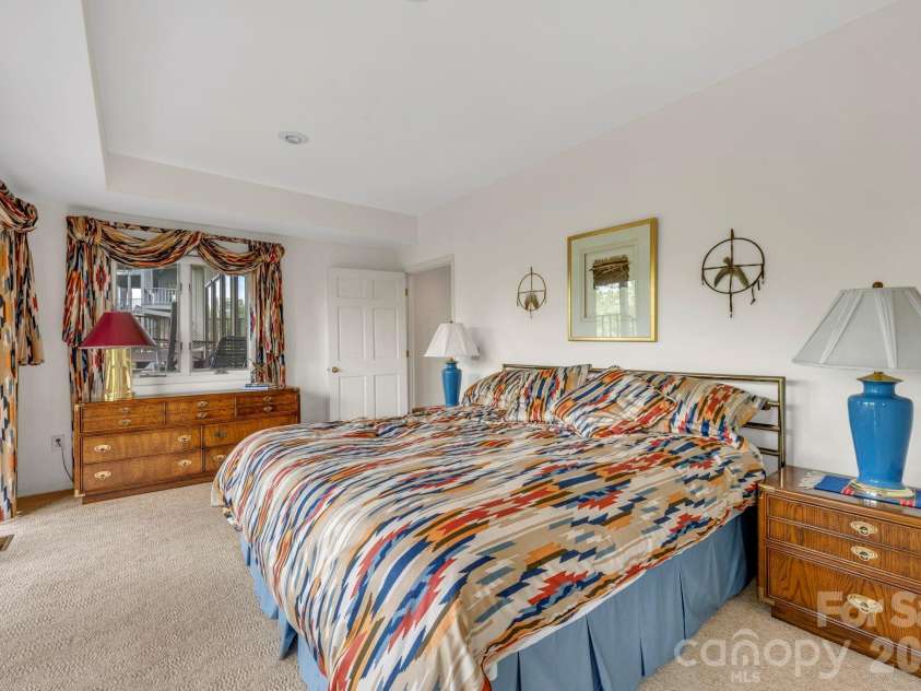 483 Green Hill Drive, Blowing Rock, NC 28605.  MLS# CAR4396088, YatesRealty ID 34445. Lower-level suite 1 with full bath