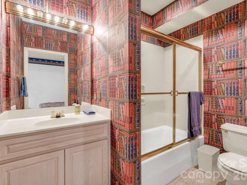483 Green Hill Drive, Blowing Rock, NC 28605.  MLS# CAR4396088, YatesRealty ID 34445. Lower-level suite 2 full bath