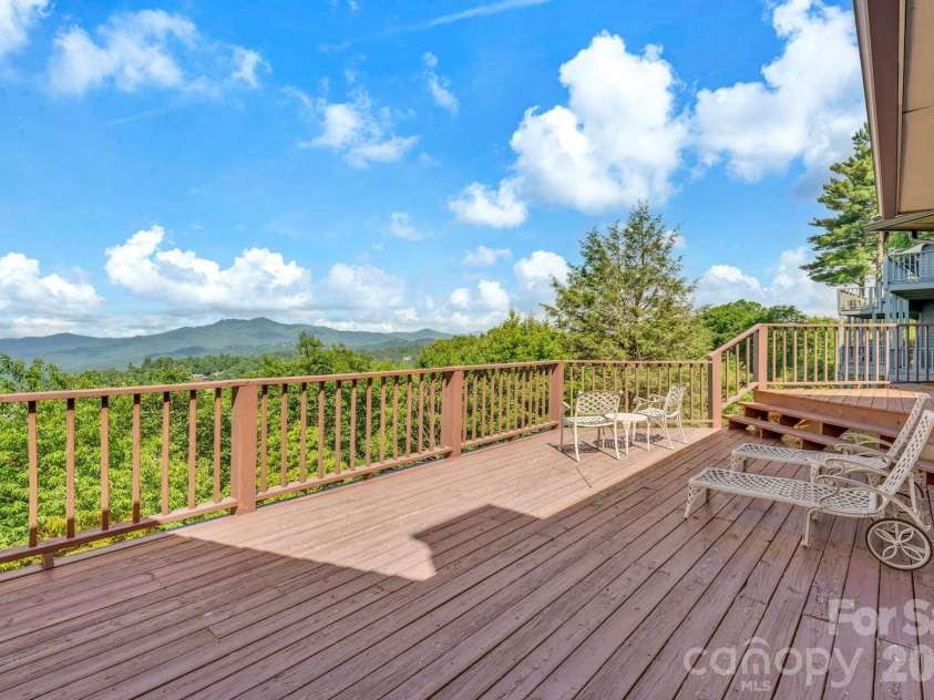 483 Green Hill Drive, Blowing Rock, NC 28605.  MLS# CAR4396088, YatesRealty ID 34445. Main-level deck