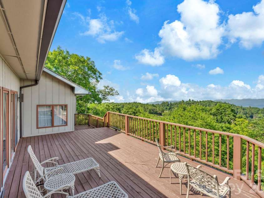 483 Green Hill Drive, Blowing Rock, NC 28605.  MLS# CAR4396088, YatesRealty ID 34445. Main-level deck