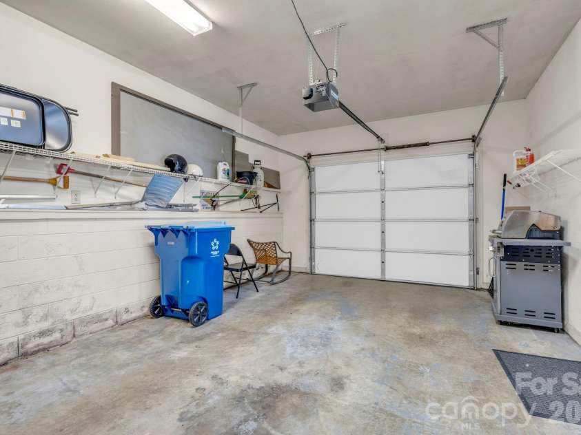 483 Green Hill Drive, Blowing Rock, NC 28605.  MLS# CAR4396088, YatesRealty ID 34445. Main-level garage