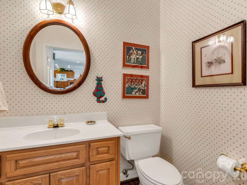 483 Green Hill Drive, Blowing Rock, NC 28605.  MLS# CAR4396088, YatesRealty ID 34445. Main-level half bath
