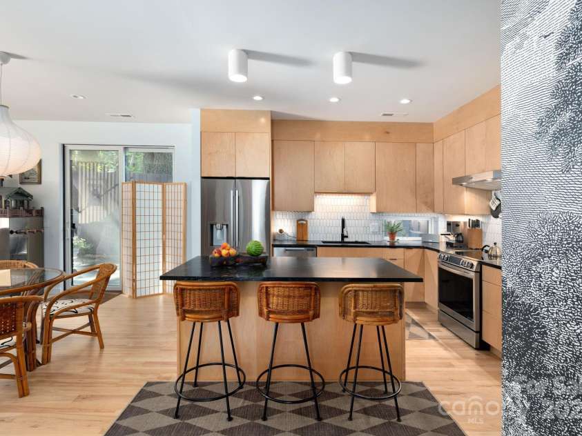 26 Winnfred Street, Asheville, NC 28806.  MLS# CAR4293290, YatesRealty ID 34446. Breakfast Bar for Casual Meals