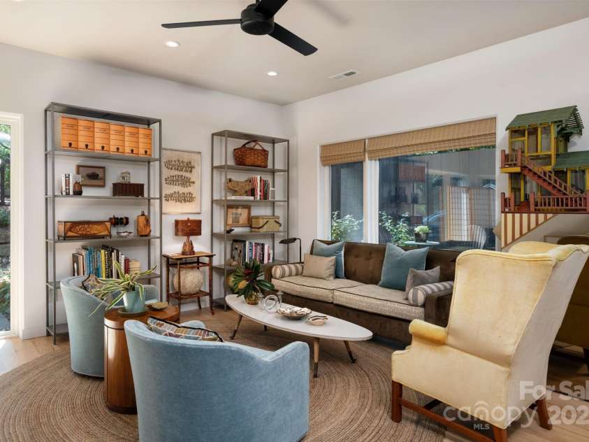 26 Winnfred Street, Asheville, NC 28806.  MLS# CAR4293290, YatesRealty ID 34446. Bright Living Room with Tall Ceiling