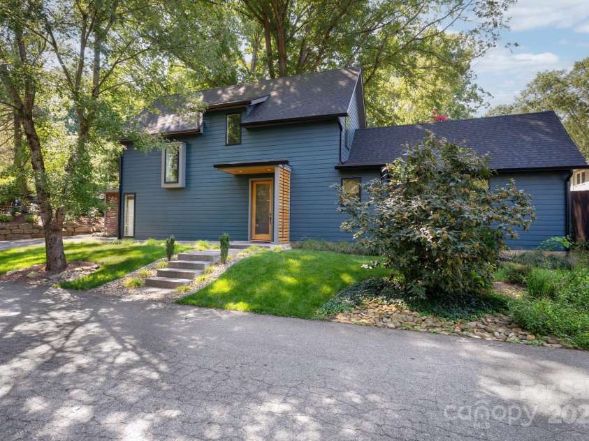26 Winnfred Street, Asheville, NC 28806.  MLS# CAR4293290, YatesRealty ID 34446. Excellent Curb Appeal