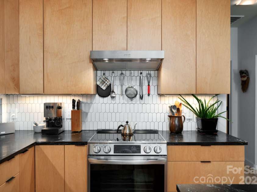 26 Winnfred Street, Asheville, NC 28806.  MLS# CAR4293290, YatesRealty ID 34446. Hexagon Tile Backsplash