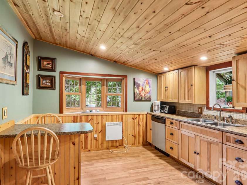 251 Village Lane, Mars Hill, NC 28754.  MLS# CAR4399231, YatesRealty ID 34447. Eat In Kitchen