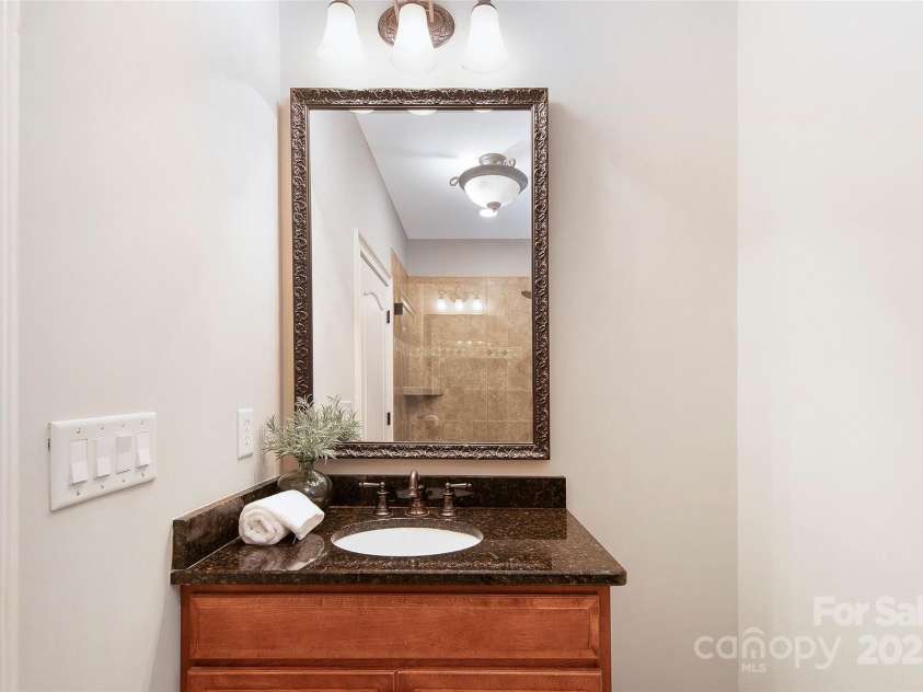 512 Appomatox Drive, Marvin, NC 28173.  MLS# CAR4269133, YatesRealty ID 34447. Full Bath on Main