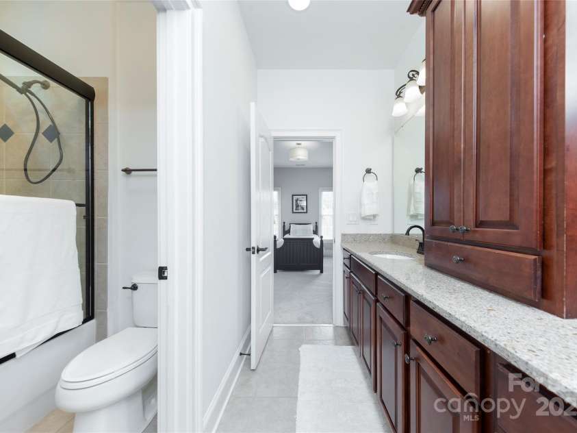 512 Appomatox Drive, Marvin, NC 28173.  MLS# CAR4269133, YatesRealty ID 34447. Jack & Jill Bath