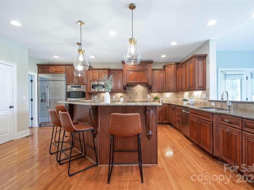 512 Appomatox Drive, Marvin, NC 28173.  MLS# CAR4269133, YatesRealty ID 34447. Kitchen