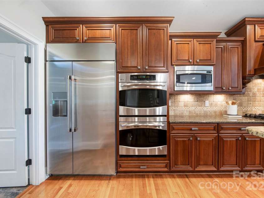 512 Appomatox Drive, Marvin, NC 28173.  MLS# CAR4269133, YatesRealty ID 34447. Kitchen