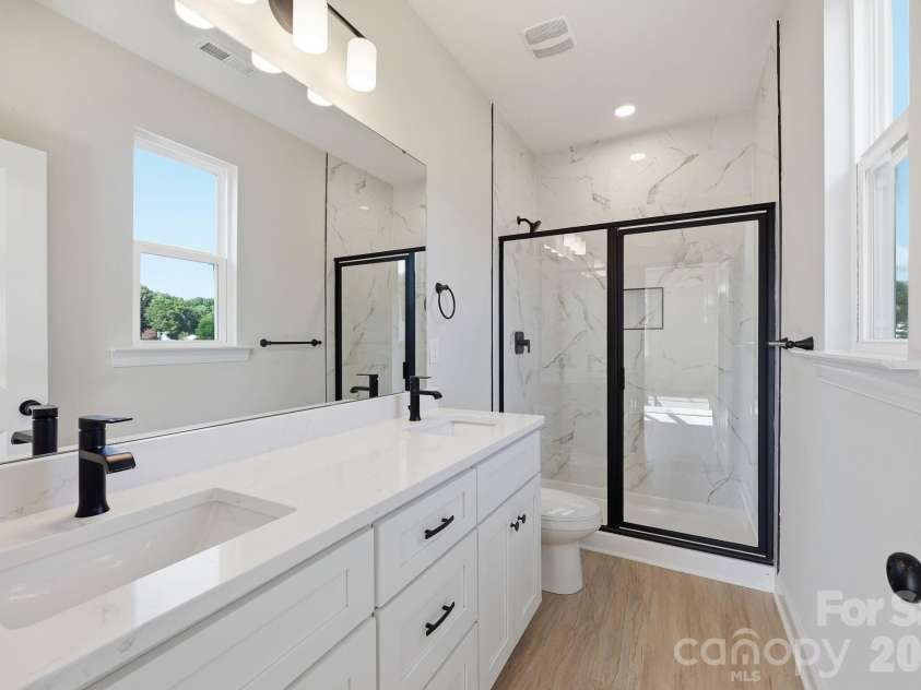 1962 Redwood Drive, Oakboro, NC 28129.  MLS# CAR4399195, YatesRealty ID 34448. Primary En-Suite Bathroom