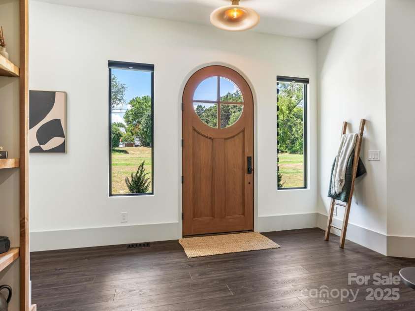 274 Elysian Drive, Mooresville, NC 28117.  MLS# CAR4281477, YatesRealty ID 34448. Entry Hall
