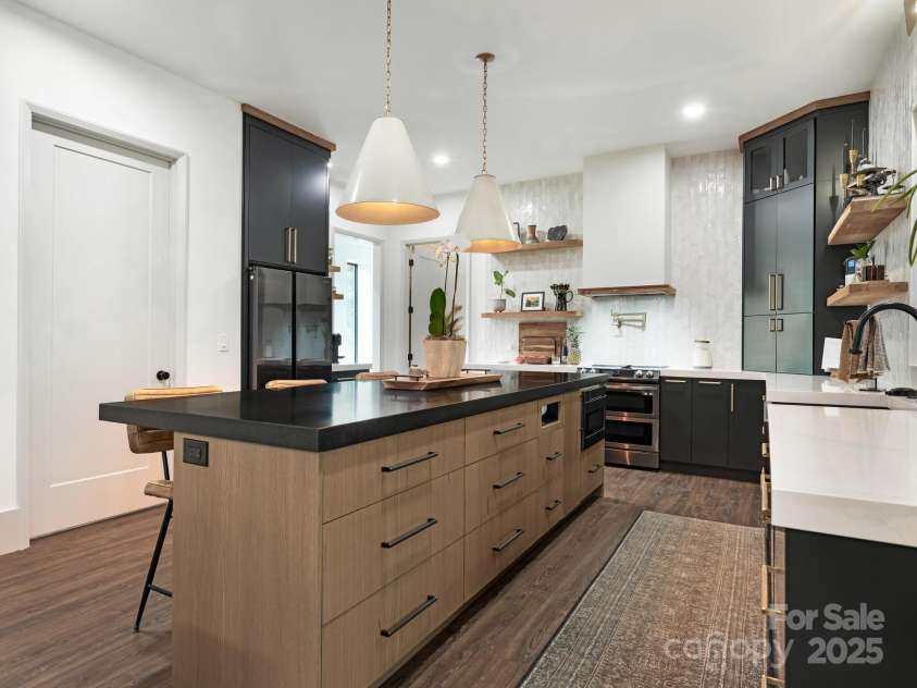 274 Elysian Drive, Mooresville, NC 28117.  MLS# CAR4281477, YatesRealty ID 34448. Kitchen Island