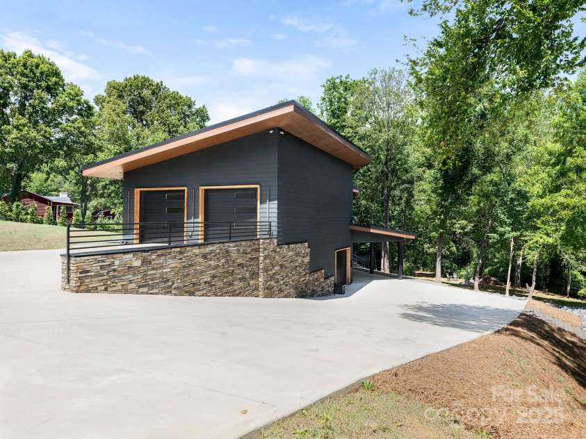 274 Elysian Drive, Mooresville, NC 28117.  MLS# CAR4281477, YatesRealty ID 34448. Side Elevation