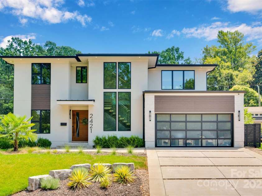 2421 Roslyn Avenue, Charlotte, NC 28208.  MLS# CAR4288069, YatesRealty ID 34449. 