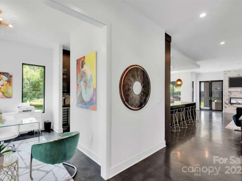 2421 Roslyn Avenue, Charlotte, NC 28208.  MLS# CAR4288069, YatesRealty ID 34449. 