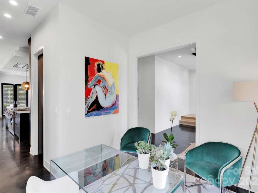 2421 Roslyn Avenue, Charlotte, NC 28208.  MLS# CAR4288069, YatesRealty ID 34449. 