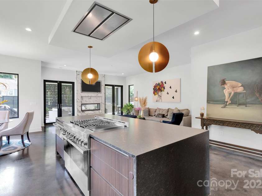 2421 Roslyn Avenue, Charlotte, NC 28208.  MLS# CAR4288069, YatesRealty ID 34449. 