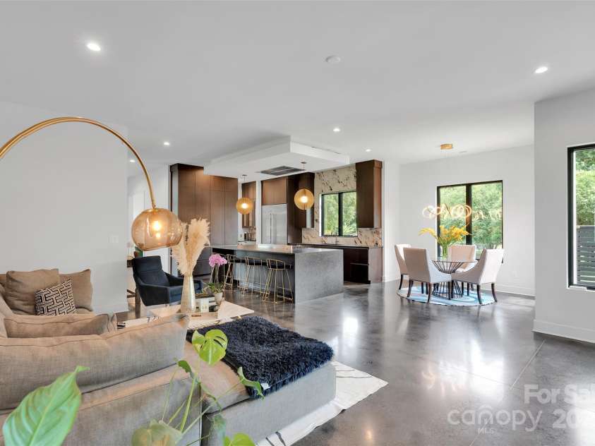 2421 Roslyn Avenue, Charlotte, NC 28208.  MLS# CAR4288069, YatesRealty ID 34449. 