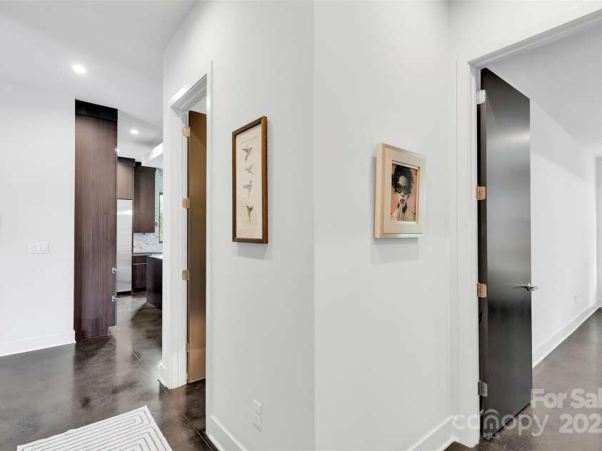 2421 Roslyn Avenue, Charlotte, NC 28208.  MLS# CAR4288069, YatesRealty ID 34449. 